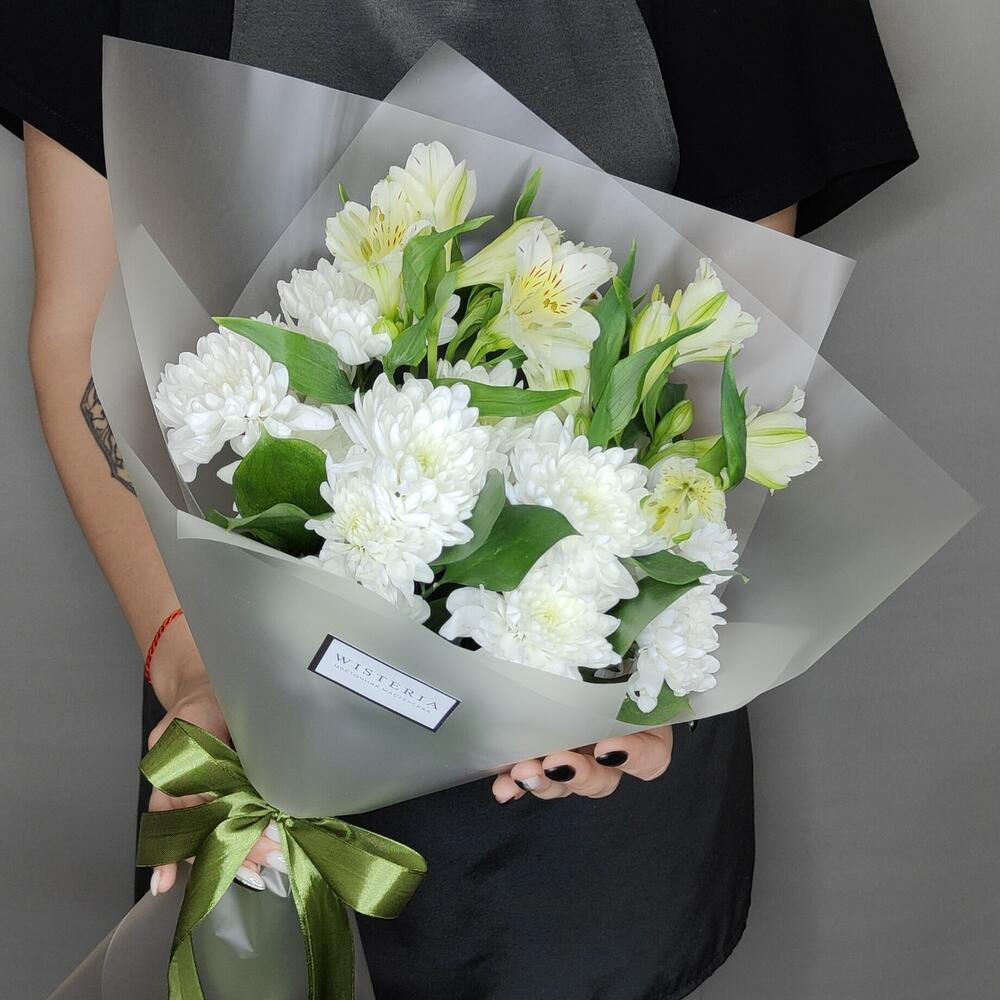 Букет из альстромерии и хризантемы 