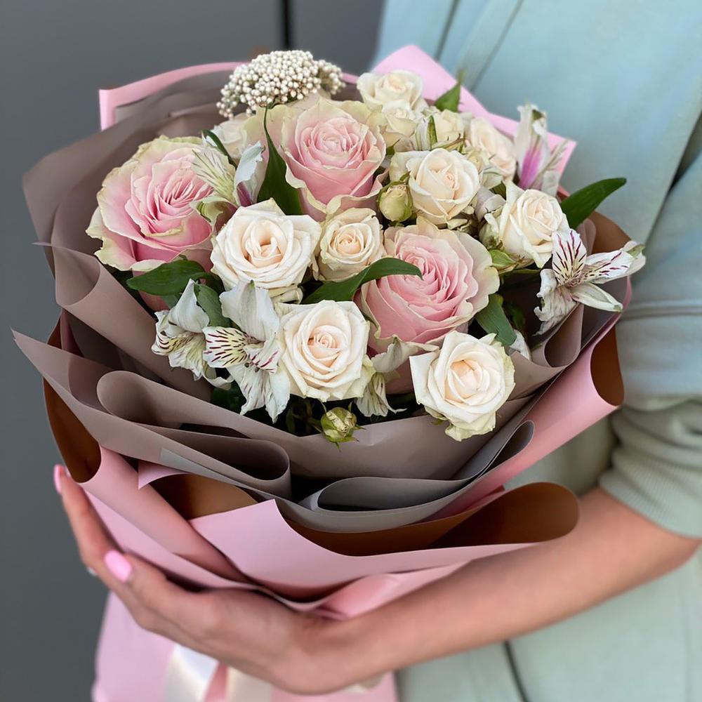 Букет из роз и альстромерии Воздушный поцелуй