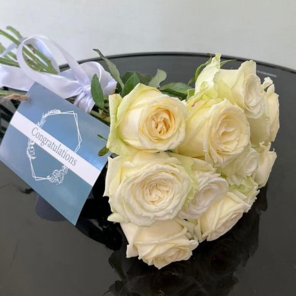 Букет из белых роз