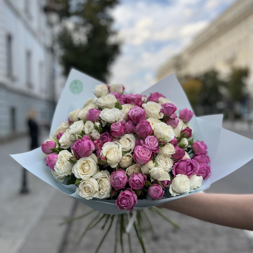 white   pink bouquet with spray roses XL