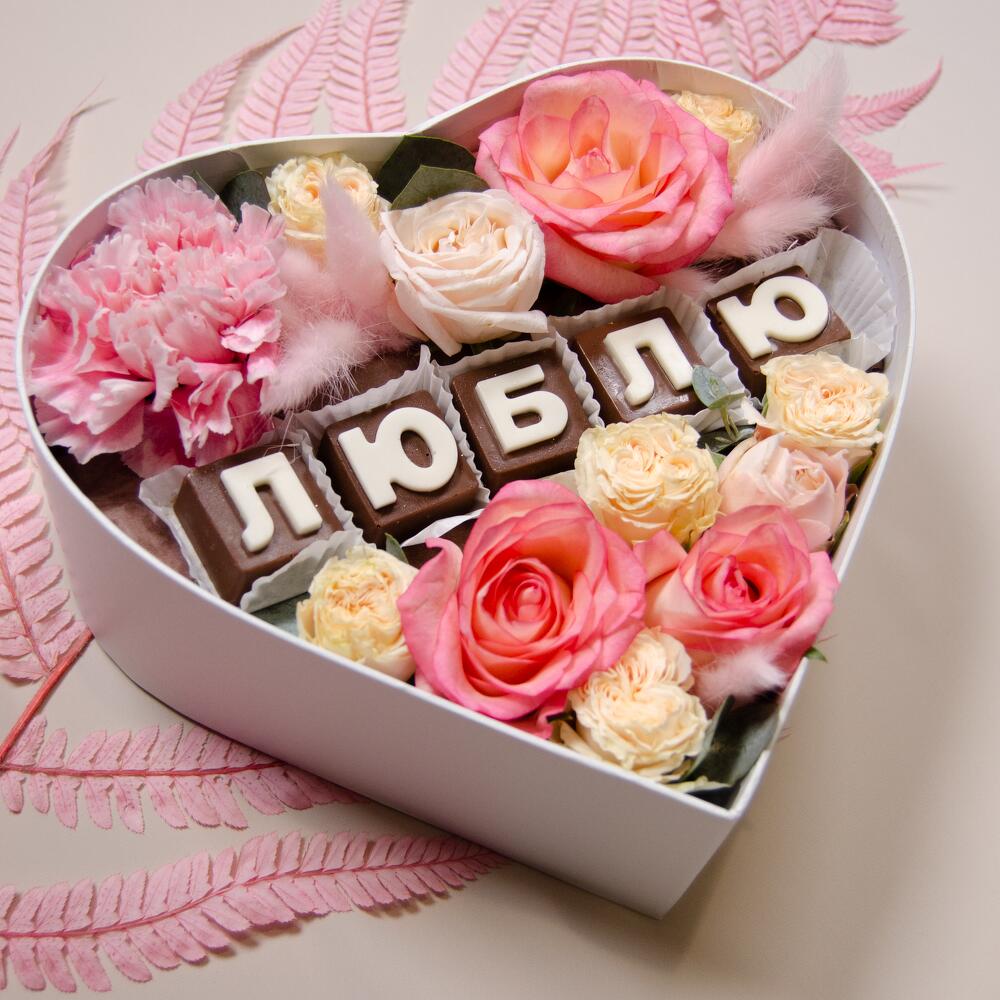 Сердце с цветами Люблю S