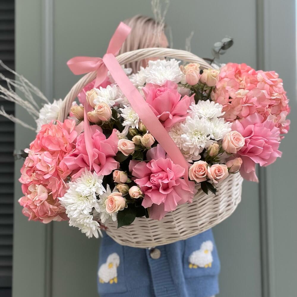 Корзина с цветами большая